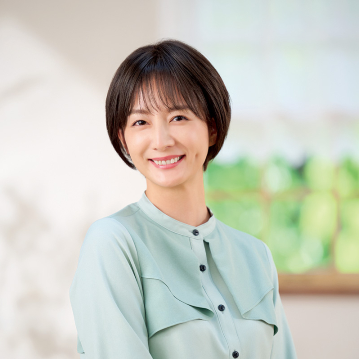 セミオーダーで作る30代向け透け感前髪のフェミニン丸みショート。小顔効果と抜け毛対策も